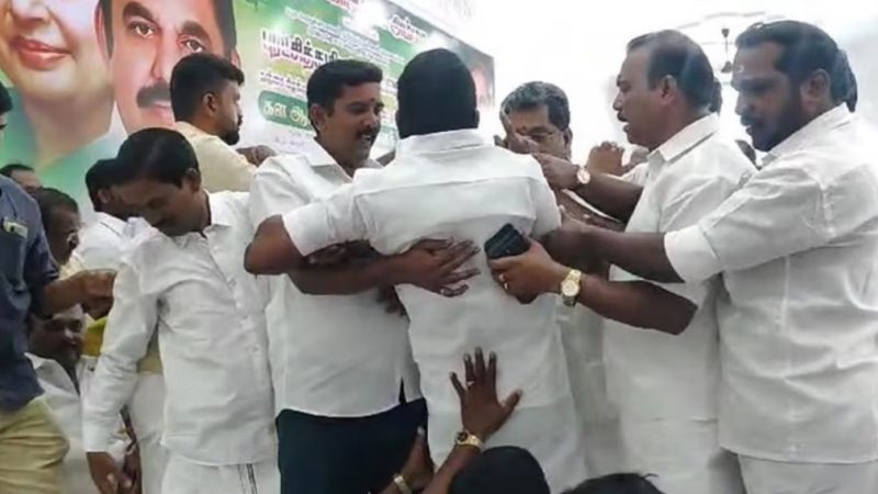 அதிமுக நிர்வாகிகளிடையே மோதல்; தொண்டர்கள் கைகலப்பு