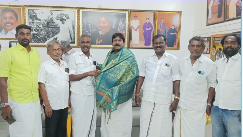 பரமக்குடியில் அஇஅதிமுக மாவட்ட நிர்வாகிகள் சந்தித்து பூத்கமிட்டி அமைப்பது தொடர்பாக ஆலோசனை…