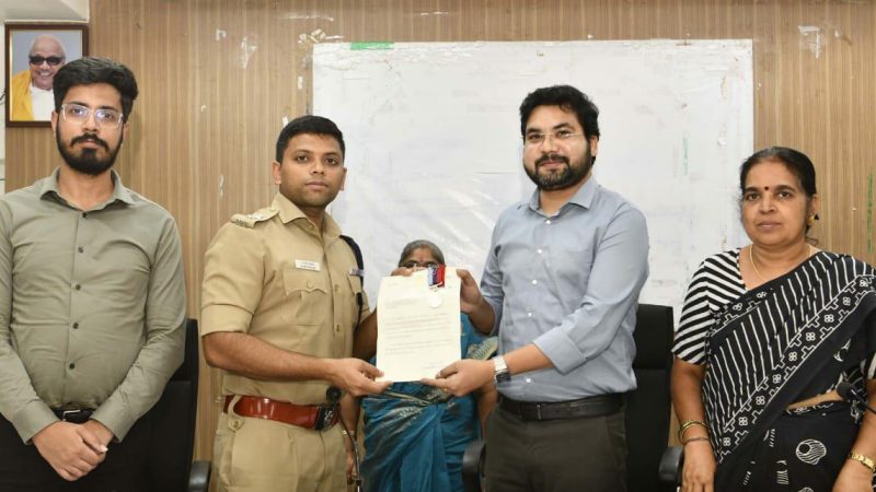 படைவீரர் கொடிநாள் வசூல் அதிக இலக்கினை பூர்த்தி செய்ததற்காக தேனி கலெக்டர் ரஞ்ஜீத் சிங் வெள்ளிப்பதக்கம் பெற்றார்…