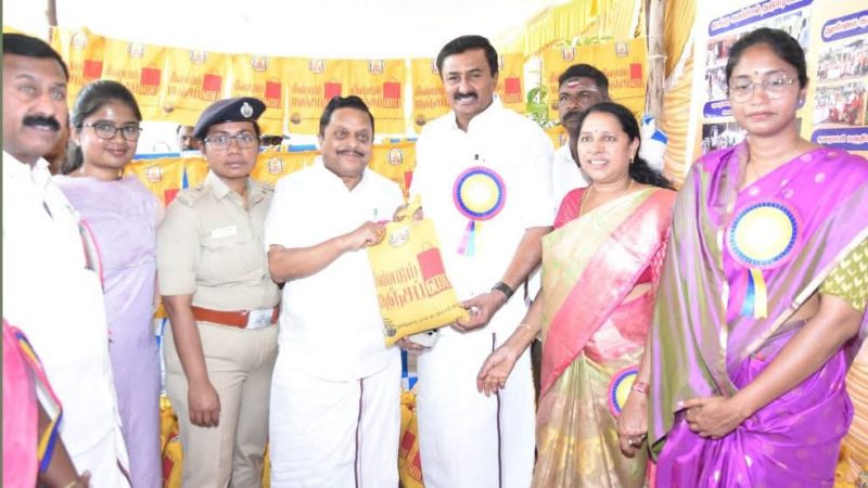 மஞ்சப்பை பயன்பாடு குறித்து விழிப்புணர்வு ஏற்படுத்தினார் திரு.மு.பெ.சாமிநாதன் அவர்கள்…