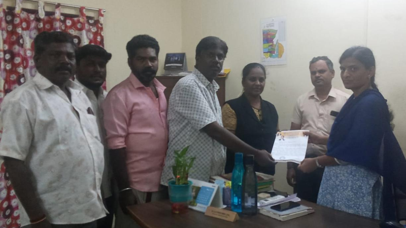மதுரை மெயின் ரோட்டில் செயல்பட்டுவரும் எவரெஸ்ட் உணவகத்தில் பாதுகாப்பாற்ற முறையிலும்,தரமற்ற முறையிலும் உணவகம் செயல்பட்டு வருவதாகஅல்லிநகரம் நகராட்சியில் சுகாதார நலத்துறை பிரிவில் மெய்வழி மக்கள் இயக்கம் மெய்வழி சட்ட மையம் சார்பில் கோரிக்கை மனு அளித்தனர்.