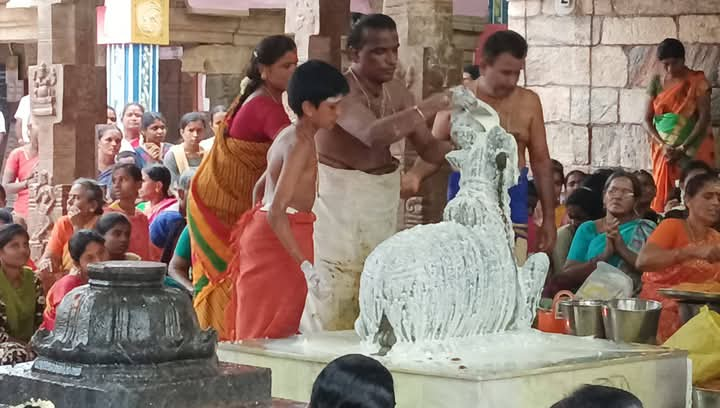 ராமநாதபுரம் சமஸ்தானம் தேவஸ்தானத்திற்கு பாத்தியப்பட்ட கமுதி அருள்மிகு ஸ்ரீ மீனாட்சி சுந்தரேஸ்வரர் திருக்கோவிலில்சனி மகா பிரதோஷம்