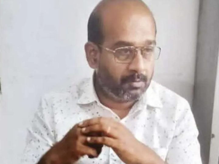 கும்பகோணம் அருகேதேப்பெருமாநல்லூர் அரசு நடுநிலைப் பள்ளியில் 6 வயதான 1-ம் வகுப்பு மாணவிக்கு ஆசிரியர் கணேசன் என்பவர் பாலியல் தொந்தரவு போலீசார் போக்சோ சட்டத்தின் கீழ் வழக்குப்பதிவு செய்து ஆசிரியர் கணேசனை கைது செய்தனர்