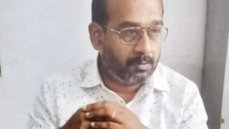 கும்பகோணம் அருகேதேப்பெருமாநல்லூர் அரசு நடுநிலைப் பள்ளியில் 6 வயதான 1-ம் வகுப்பு மாணவிக்கு ஆசிரியர் கணேசன் என்பவர் பாலியல் தொந்தரவு போலீசார் போக்சோ சட்டத்தின் கீழ் வழக்குப்பதிவு செய்து ஆசிரியர் கணேசனை கைது செய்தனர்