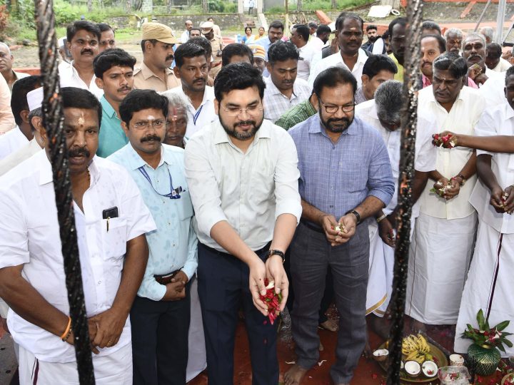 தேனி மாவட்டம்முல்லை பெரியார் அணையிலிருந்து முதல்போக சாகுபடிக்காக மாவட்ட கலெக்டர் ரஞ்ஜீத் சிங் அவர்கள் தண்ணீரை மலர்தூவி திறந்து வைத்தார்.