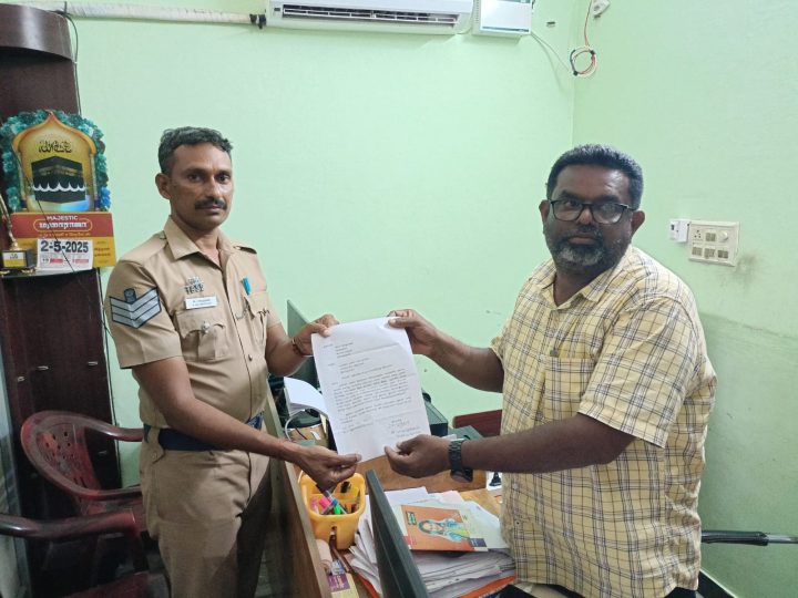 சாயல்குடி பெரியகுளம் கிராமத்திற்கு அடிப்படை வசதிவேண்டி எம்பியிடம்கோரிக்கை மனு