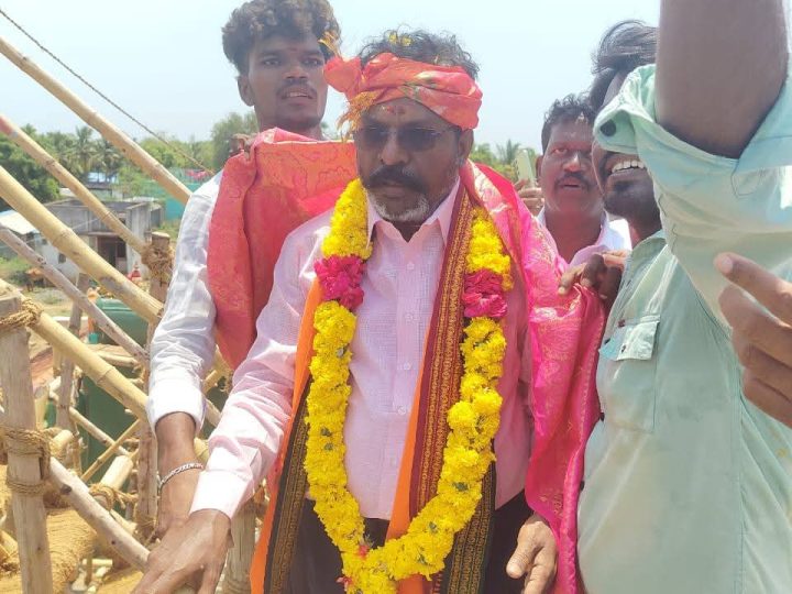 பெரம்பலூர் மாவட்டம் குன்னம் ஒன்றியம் புது வேட்டக்குடி ஊராட்சிக்கு உட்பட்ட நல்லறிக்கை கிராமத்தில் அமைந்துள்ள கோவில் கும்பாபிஷேகத்தை விடுதலை சிறுத்தை கட்சியின் தலைவர் தொல் திருமாவளவன் தலைமையில் நடைபெற்றன இந்நிகழ்ச்சியில் மாநில மாவட்ட ஒன்றிய நகர பேரூர் கழக செயலாளர்கள் மற்றும் ஊர் பொதுமக்கள் பெரும் திரளாக கலந்து கொண்டு பங்கேற்றனர்