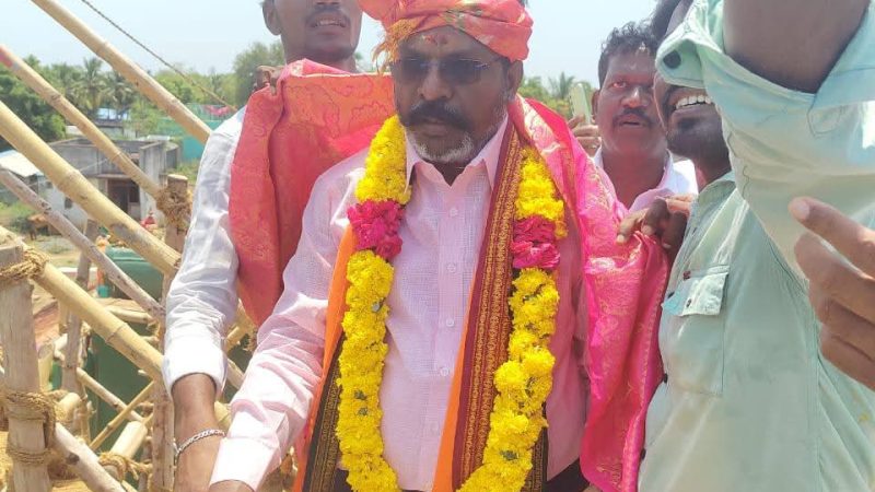 பெரம்பலூர் மாவட்டம் குன்னம் ஒன்றியம் புது வேட்டக்குடி ஊராட்சிக்கு உட்பட்ட நல்லறிக்கை கிராமத்தில் அமைந்துள்ள கோவில் கும்பாபிஷேகத்தை விடுதலை சிறுத்தை கட்சியின் தலைவர் தொல் திருமாவளவன் தலைமையில் நடைபெற்றன இந்நிகழ்ச்சியில் மாநில மாவட்ட ஒன்றிய நகர பேரூர் கழக செயலாளர்கள் மற்றும் ஊர் பொதுமக்கள் பெரும் திரளாக கலந்து கொண்டு பங்கேற்றனர்