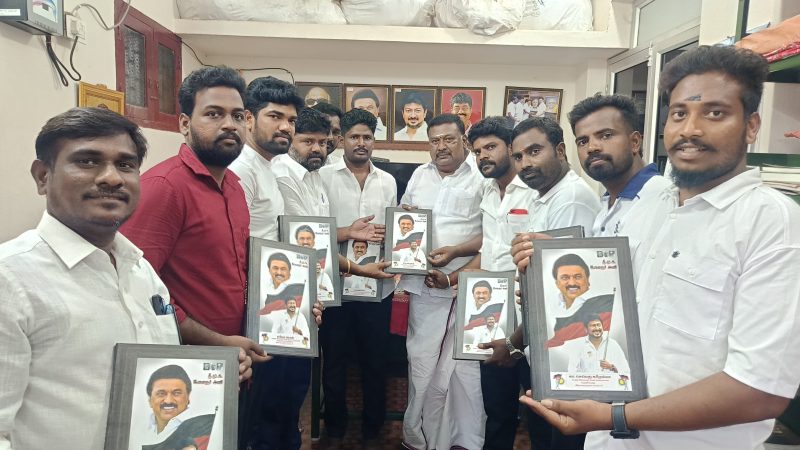 கமுதியில் திமுக வடக்கு ஒன்றியம் சார்பில் இளைஞரணியினருக்குதீர்மான நோட்டுகள் வழங்கப்பட்டன