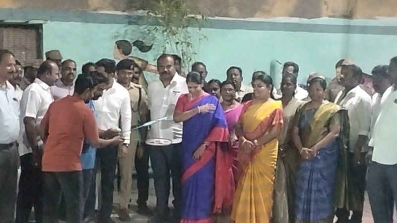 தூத்துக்குடியில் செயற்கை புல்வெளி விளையாட்டு வளாகம் கனிமொழி எம்பி திறந்து வைத்தார்