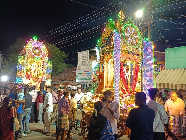 கமுதியில் புனித அந்தோணியார் ஆலய தேர் திருவிழாமின்னொளி அலங்காரத்துடன் விடிய விடிய நடைபெற்றது.