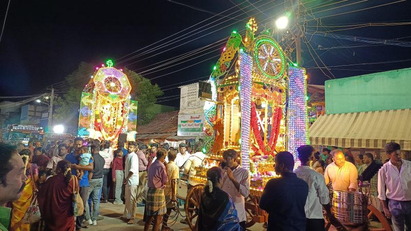 கமுதியில் புனித அந்தோணியார் ஆலய தேர் திருவிழாமின்னொளி அலங்காரத்துடன் விடிய விடிய நடைபெற்றது.