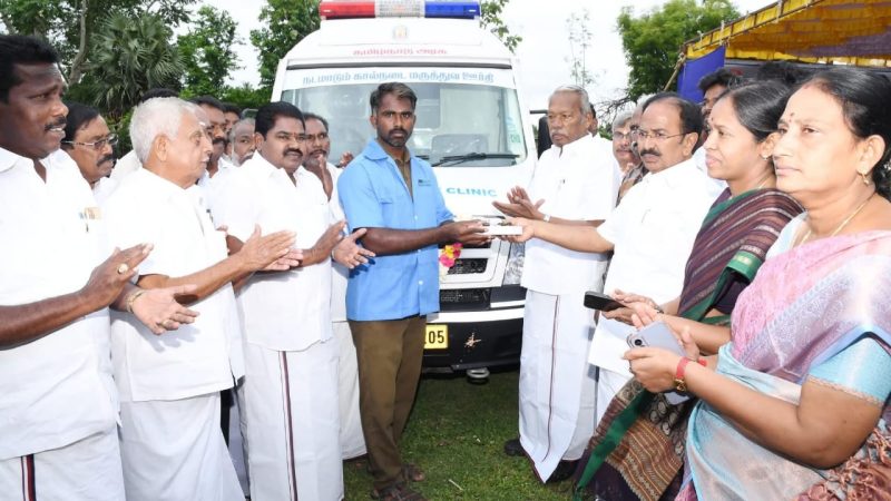 சேலம், தமிழ்நாடு சுற்றுலாத்துறை அமைச்சர் திரு.இரா.இராஜேந்திரன் அவர்கள் சிறப்பு கால்நடை சுகாதார மற்றும் விழிப்புணர்வு முகாமினை இன்று (15.06.2025) தொடங்கி வைத்தார்ம் வாகனத்தினை பயன்பாட்டிற்கு தொடங்கி வைத்தார்கள்.