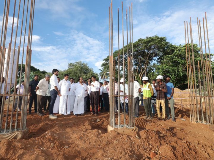 திருச்சிபெருந்தலைவர் காமராஜர் நூலகம் மற்றும் அறிவுசார் மையம் பிரம்மாண்டமாக கட்டப்பட்டு வரும் நிகழ்வினை பள்ளிக்கல்வித்துறை அமைச்சர் அன்பில் மகேஷ் பொய்யாமொழி அவர்கள் ஆய்வு மேற்கொண்டார்
