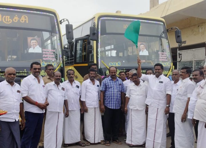 புதிய பேரூந்துகள் இயக்கம் தமிழ்நாடு முதலமைச்சர் வழிகாட்டுதலின்படி ராமநாதபுரம் மாவட்டம் கமுதியில் பழைய வழித்தடத்தில் புதிய பேருந்து இயக்கம் தமிழக வனத்துறை மற்றும் கதர் கிராம தொழில்கள் வாரியத்துறை அமைச்சர் ஆர்.எஸ்.ராஜகண்ணப்பன் துவங்கிவைத்தார்…