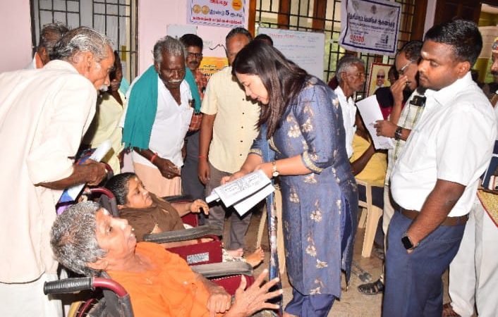 பெரம்பலூர் மாவட்டம் மக்கள் குறைதீர்க்கும் நாள் கூட்டம் மாவட்ட ஆட்சித்தலைவர் கிரேஸ் பச்சாவ் தலைமையில் நடைபெற்றது…