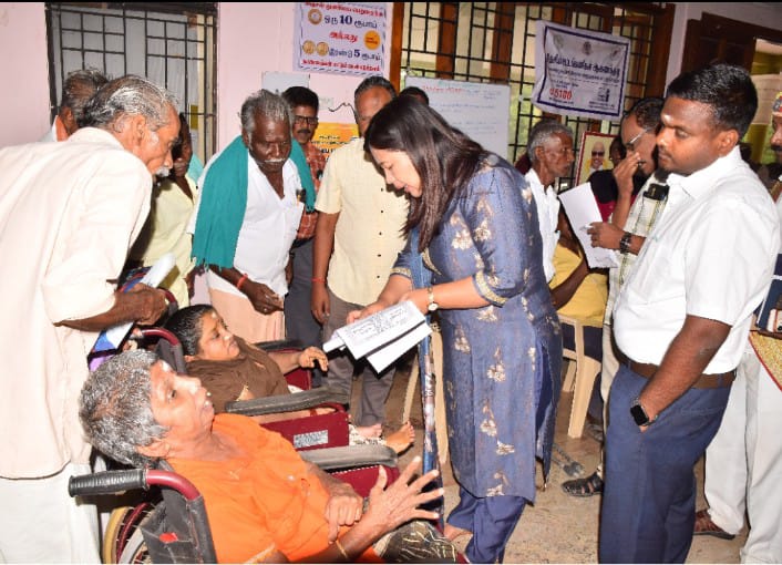 பெரம்பலூர் மாவட்டம் மக்கள் குறைதீர்க்கும் நாள் கூட்டம் மாவட்ட ஆட்சித்தலைவர் கிரேஸ் பச்சாவ் தலைமையில் நடைபெற்றது…