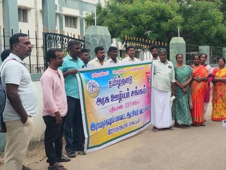 தமிழ்நாடு அரசு ஊழியர் ராமநாதபுரம் மாவட்டம் சார்பில் பல அம்சகோரிக்கைகளை வலியுறுத்தி தமிழக முதலமைச்சர் மாவட்ட ஆட்சியர் மூலமாகவும் இயக்குனர் கருவூல கணக்குத்துறை சென்னை மாவட்ட கருவூலக அலுவலர் மூலமாக பெருந்திரள் முறையீடு மனு வழங்கும் இயக்கம் மாவட்டத் தலைவர் இல. விஜய ராமலிங்கம் தலைமையில் நடைபெற்றது…