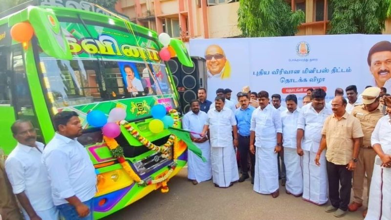 ராமநாதபுரம் மாவட்டம், ஆட்சியர் அலுவலக வளாகத்தில் போக்குவரத்துறை சார்பில் மாவட்ட ஆட்சித்தலைவர் சிம்ரன்ஜீத் சிங் காலோன், வனத்துறை அமைச்சர் ராஜகண்ணப்பன் தமிழக அரசின் 51 மினி பேருந்து விரிவான திட்டம் 2024 கொடியசைத்து துவக்கி வைத்தார்…