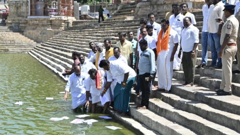 நேற்று தஞ்சாவூர் மாவட்டத்தில் பல்வேறு நிகழ்ச்சிகளில் கலந்து கொண்ட தமிழக முதல்வர் மு,க, ஸ்டாலினைநேரில் சந்தித்து.