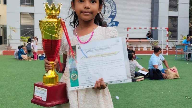 திருச்சி மாவட்ட அளவில் நடைபெற்ற சதுரங்க போட்டியில் இலால்குடி வட்டம் கைலாஷ் நகரை சேர்ந்த சிறுமி வி.நேகாஸ்ரீ என்பவர் யூ 7(U7)பிரிவில் இரண்டாம் பரிசினை பெற்றது.