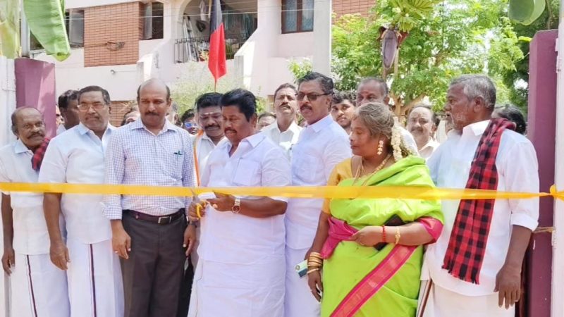கும்பகோணம் சட்டமன்றத் தொகுதி மேம்பாட்டு நிதியில் கும்பகோணம் மாநகராட்சிக்கு உட்பட்ட 8, வார்டு பெரியார் நகரில் ரூ, 54 லட்சம் மதிப்பீட்டில் அமைக்கப்பட்டது.