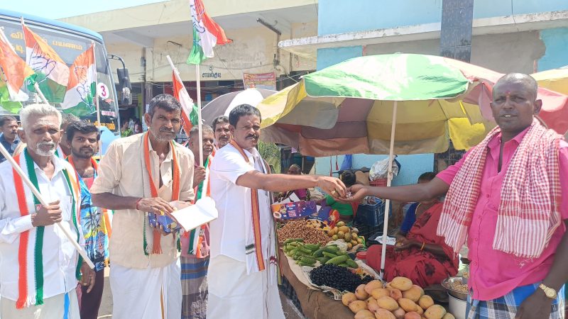 கமுதியில் ராகுல் காந்தி பிறந்தநாள் விழாகாங்கிரஸ் கட்சியினர் இனிப்பு வழங்கி கொண்டாடினர்.