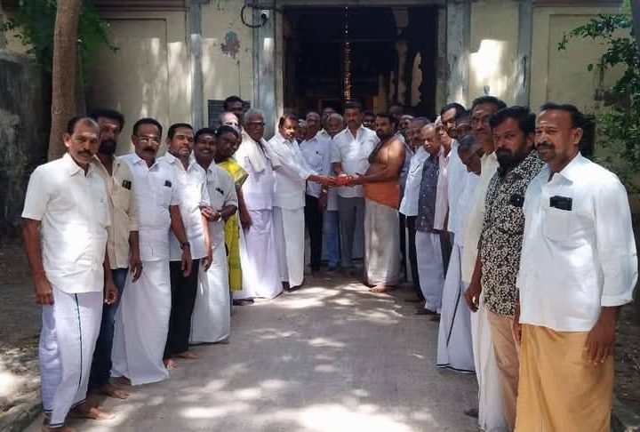 இந்தியாவின் எதிர் கட்சி தலைவர் ராகுல் காந்தியின் பிறந்தநாளை முன்னிட்டு கும்பகோணத்தில் தஞ்சை வடக்கு மாவட்ட விவசாய காங்கிரஸ் சார்பில் மத நல்லிணக்கத்தை போற்றக்கூடிய வகையில் அனைத்து மத கோவில்களிலும் சிறப்பு வழிபாடு.