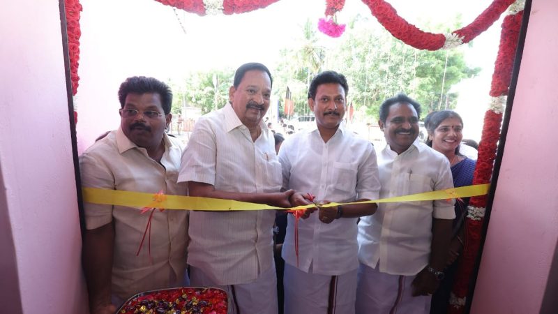 காஞ்சிபுரம் சட்டமன்ற உறுப்பினர் தொகுதி மேம்பாட்டு நிதியில் இருந்து கூத்திரமேடு கிராமத்தில் கபடி உள்விளையாட்டு அரங்கம் கட்டப்பட்டுள்ளதை பள்ளிக்கல்வித்துறை அமைச்சர் அன்பில் மகேஷ் பொய்யாமொழி அவர்கள் திறந்து வைத்தார்.