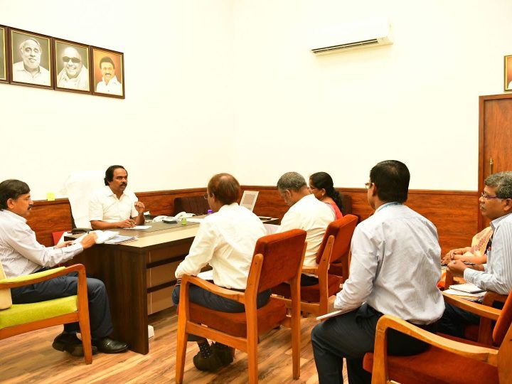 சென்னை தலைமைச் செயலகத்தில் பால்வளத்துறை அமைச்சர் மனோ தங்கராஜ் அவர்கள் தலைமையில் பால்வளத்துறை செயலாளர் சுப்பையன், ஆவின் மேலாண்மை இயக்குநர் அண்ணாதுரை மற்றும் உயர்மட்ட அலுவலர்களுடன் ஆலோசனை கூட்டம் நடைபெற்றது.