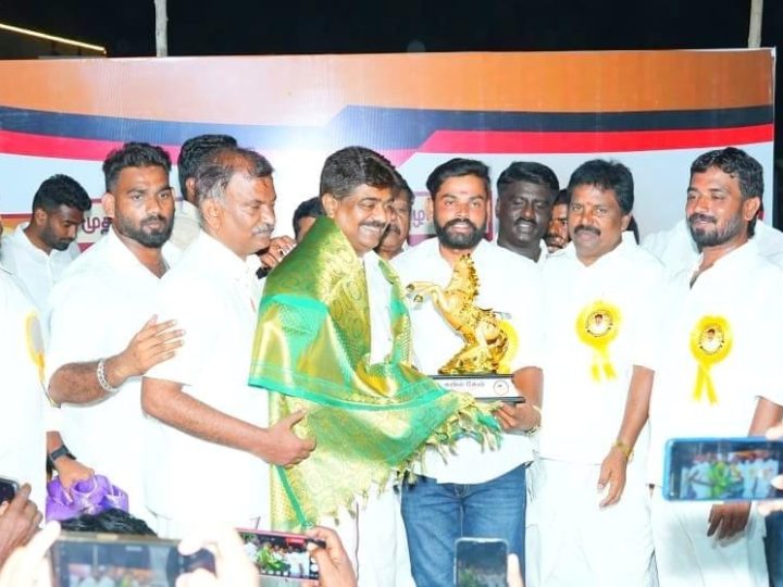 ராமநாதபுரம் மாவட்டம். தெற்கு ஒன்றிய திமுக இளைஞரணி சார்பில் முன்னாள் முதல்வர் டாக்டர் கலைஞரின் 102 வதுபிறந்தநாளை முன்னிட்டு இளைஞரணி அமைப்பாளர் வீரசேகர் தலைமையில் 4 ஆம் ஆண்டு சாதனை விளக்க தெருமுனைப் பிரச்சார கூட்டம் நடைபெற்றது.