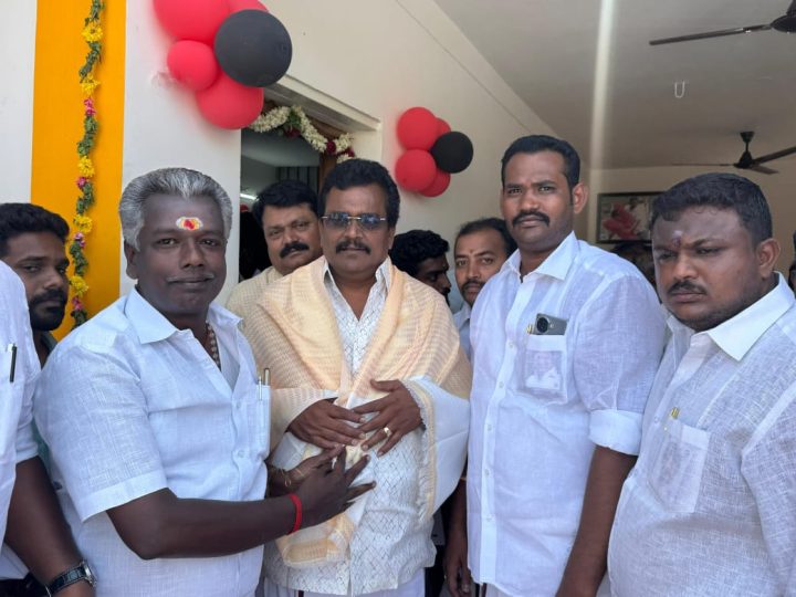 தேனி மாவட்டம் பழனிசெட்டிபட்டியில் தேனி ஒன்றிய இளைஞரணி அமைப்பாளர் அருள்வாசகன் அவர்களின் புதுமனை புகுவிழா மற்றும் தேனி ஒன்றிய கட்சி அலுவலகம் திறப்பு விழா நடைபெற்றது.