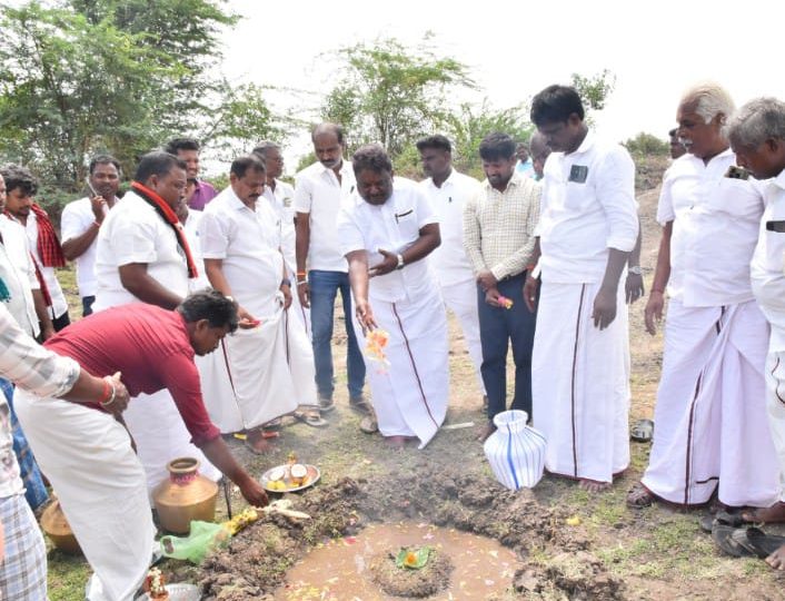 பெரம்பலூர் மாவட்டம்மாண்புமிகு போக்குவரத்து மற்றும் மின்சாரத்துறை அமைச்சர் திரு.சா.சி.சிவசங்கர் அவர்கள் வேப்பூர் ஊராட்சி ஒன்றியத்திற்குட்பட்ட பல்வேறு பகுதிகளில் ரூ.3.56 கோடி மதிப்பிலான பல்வேறு புதிய திட்டப்பணிகளுக்கு அடிக்கல் நாட்டி, முடிவுற்ற திட்டப் பணிகளை பொதுமக்களின் பயன்பாட்டிற்கு திறந்து வைத்தார்கள்.