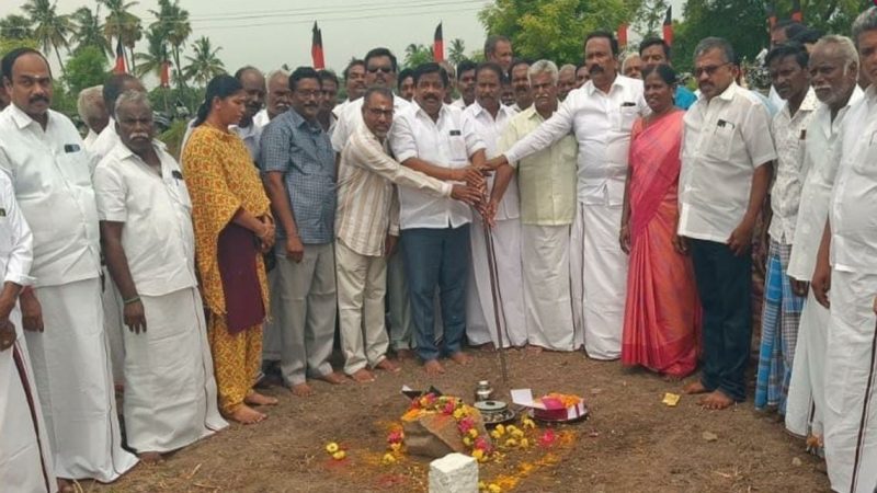 சேலம் மாவட்டம், ஆத்தூர் அருகே அப்பம்மசமுத்திரம் ஊராட்சிக்குட்பட்ட ராமநாதபுரம் பகுதியில் அப்பகுதி பொதுமக்களின் நீண்ட நாள் கோரிக்கையை ஏற்று மகாத்மா காந்தி தேசிய ஊரக வேலை உறுதித் திட்டத்தின் கீழ் சுமார் 10 லட்சம் மதிப்பீட்டில் புதிய நியாய விலை கடை அமைக்க கள்ளக்குறிச்சி பாராளுமன்ற உறுப்பினர் மலையரசன் தலைமையில் பூமி பூஜை போடப்பட்டது.