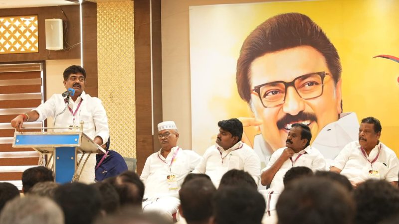 ராமநாதபுரம் மாவட்டம் சட்டமன்றத் தொகுதிக்குட்பட்ட ஒருங்கிணைந்த நகர் கழகம் வார்டு செயலாளர்கள், (பிஎல்ஏ2 )ஆலோசனை கூட்டம் மாவட்ட செயலாளரும் சட்டமன்ற உறுப்பினருமான காதர் பாட்ஷா முத்துராமலிங்க தலைமையில் சிறப்பாக நடைபெற்றது