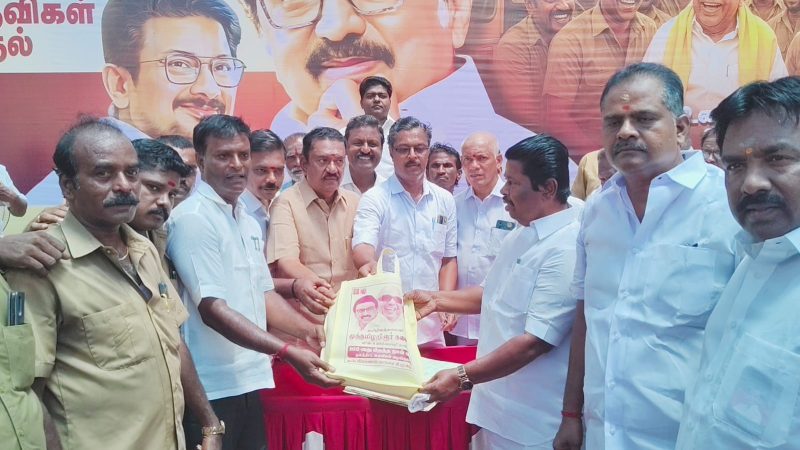 கும்பகோணம் மாநகர திமுக சார்பில் ஆட்டோ ஓட்டுநர்களுக்கு நலத்திட்ட உதவி.