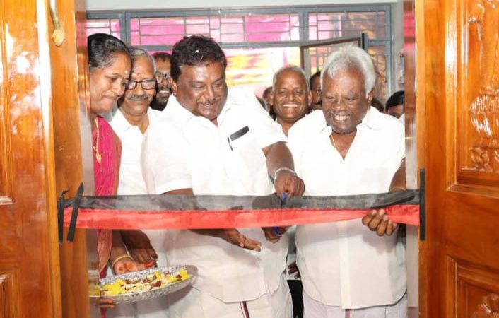 பெரம்பலூர் மாவட்டம் ஆலத்தூர் ஒன்றியம் குன்னம் தொகுதிக்கு உட்பட்ட அனைப்பாடி கிராமத்தை சார்ந்த கழக தோழர் எம் ஆர் சூரிய பிரகாசம் அவர்களின் இல்ல புதுமனை புகுவிழாவில் கலந்துகொண்டு அவர்கள் இல்லத்தினை திறந்து வைத்தார்.