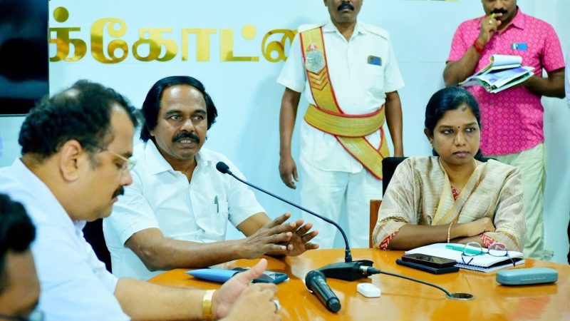 புதுக்கோட்டைமாவட்ட கலெக்டர் அலுவலகத்தில் பால்வளத்துறை அமைச்சர் மனோ தங்கராஜ் அவர்கள் பால்வளத்துறை அலுவலர்களுடன் கலந்துரையாடினார்.