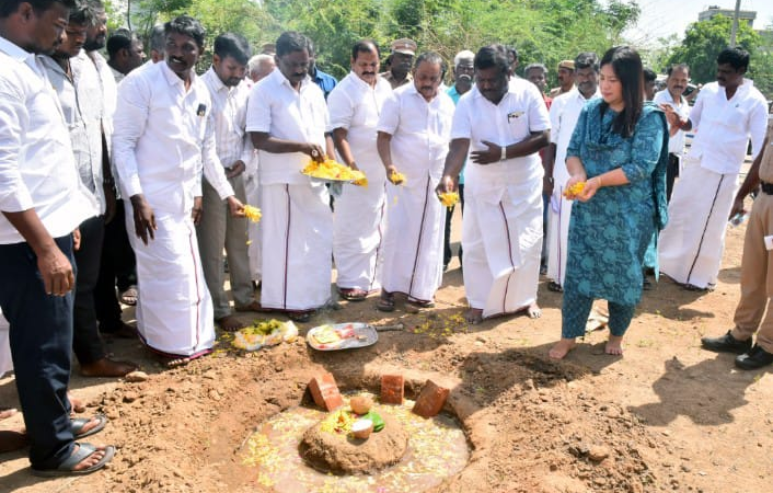 போக்குவரத்து மற்றும் மின்சாரத்துறை அமைச்சர் சா.சி.சிவசங்கர் வேப்பூர் ஊராட்சி ஒன்றியத்திற்குட்பட்ட பல்வேறு பகுதிகளில் ரூ.11.88 கோடி மதிப்பிலான பல்வேறு புதிய திட்டப்பணிகளுக்கு அடிக்கல் நாட்டி முடிவுற்ற திட்டப் பணிகளை பொதுமக்களின் பயன்பாட்டிற்கு திறந்து வைத்தார்கள்.