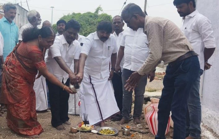 பெரம்பலூர் மாவட்டம்ஆலத்தூர் ஊராட்சி ஒன்றியத்திற்குட்பட்ட பல்வேறு கிராமங்களில் ரூ.4.59 கோடி மதிப்பீட்டிலான பல்வேறு வளர்ச்சித் திட்டப் பணிகளுக்கு அடிக்கல் நாட்டி, புதிய திட்டப் பணிகளை பெரம்பலூர் சட்டமன்ற உறுப்பினர் திரு.ம.பிரபாகரன் அவர்கள் தொடங்கி வைத்தார்.