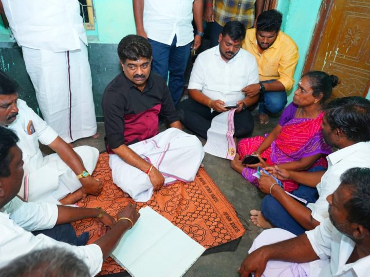 ராமநாதபுரம் மாவட்டம் ராமநாதபுரம் சட்டமன்ற உறுப்பினர் காதர் பாட்ஷா முத்துராமலிங்கம் வீடு வீடாகச் சென்று தமிழக அரசின் திட்டங்களை எடுத்துக் கூறி,ஓரணியில் தமிழ்நாடு இயக்கத்தில் வாக்காளர்களை ஒன்றிணைத்தார்.