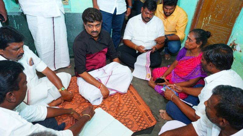ராமநாதபுரம் மாவட்டம் ராமநாதபுரம் சட்டமன்ற உறுப்பினர் காதர் பாட்ஷா முத்துராமலிங்கம் வீடு வீடாகச் சென்று தமிழக அரசின் திட்டங்களை எடுத்துக் கூறி,ஓரணியில் தமிழ்நாடு இயக்கத்தில் வாக்காளர்களை ஒன்றிணைத்தார்.
