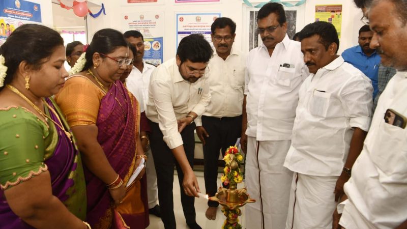 தேனி மாவட்டம் பெரியகுளம் நகர்புற நலவாழ்வு மையத்தினை தமிழக முதல்வர் மு.க.ஸ்டாலின் அவர்கள் காணொளி காட்சி வாயிலாக சென்னையிலிருந்து திறந்து வைத்தார்.