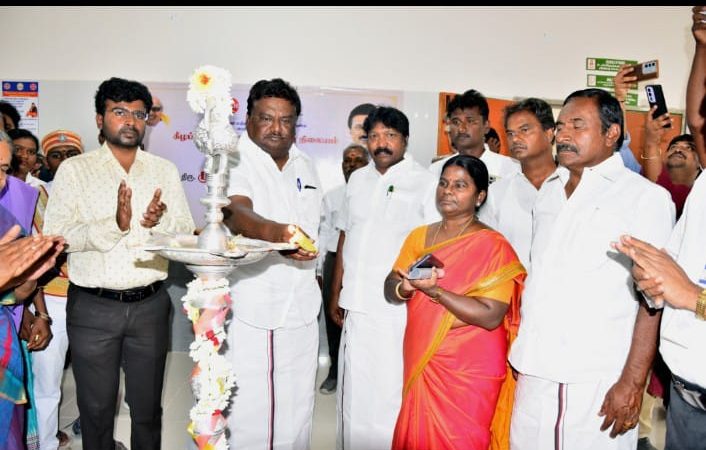 பெரம்பலூர் மாவட்டம்மாண்புமிகு தமிழ்நாடு முதலமைச்சர் திரு.மு.க.ஸ்டாலின் அவர்கள் கீழப்புலியூர் கிராமத்தில் ரூ.1.20 கோடி மதிப்பில் புதிதாக கட்டப்பட்ட அரசு ஆரம்ப சுகாதார நிலைய கட்டடத்தை காணொளி காட்சி வாயிலாக திறந்து வைத்தார்கள்.