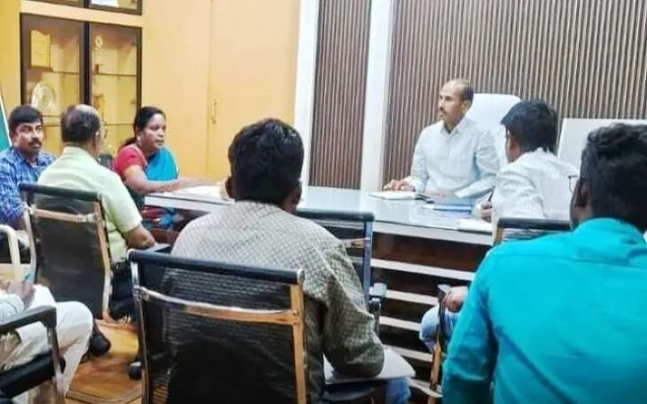 பாதாள சாக்கடை திட்டப் பணிகள் குறித்த ஆய்வுக் கூட்டம் நாமக்கல் மாநகராட்சி ஆணையாளர் சிவக்குமார், TNCRUDP திட்டத்தின் கீழ் நடைபெற்று வரும் பாதாள சாக்கடை திட்டப் பணிகளின் முன்னேற்றம் குறித்து ஆய்வு கூட்டம் நடத்தினார்.
