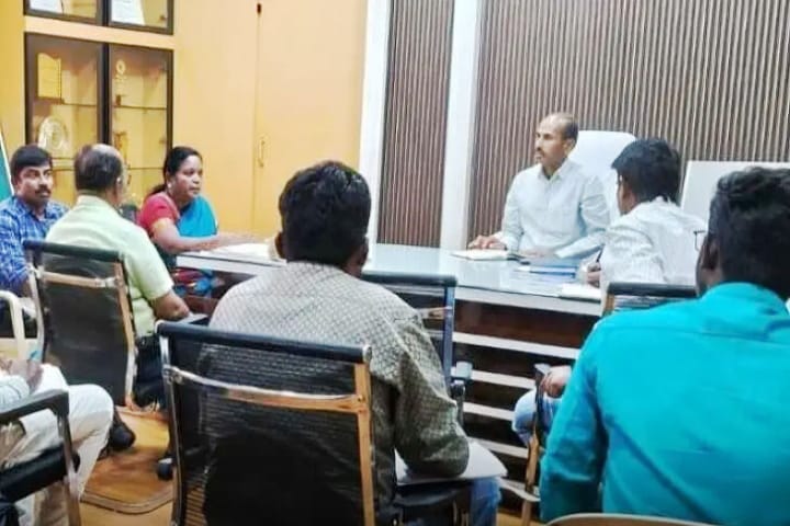 பாதாள சாக்கடை திட்டப் பணிகள் குறித்த ஆய்வுக் கூட்டம் நாமக்கல் மாநகராட்சி ஆணையாளர் சிவக்குமார், TNCRUDP திட்டத்தின் கீழ் நடைபெற்று வரும் பாதாள சாக்கடை திட்டப் பணிகளின் முன்னேற்றம் குறித்து ஆய்வு கூட்டம் நடத்தினார்.