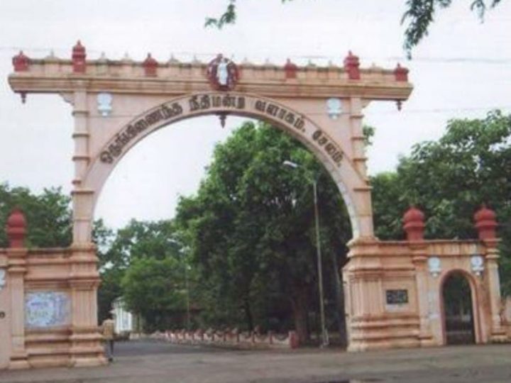 தமிழ்நாடு முழுவதும் பணியாற்றி வரும் நீதித்துறை நடுவர்கள் 86 பேருக்கு இடமாறுதலும், 27 பேருக்கு பதவி உயர்வும் வழங்கப்பட்டுள்ளது. முசிறி சார்பு நீதிபதி ஜெயகுமார், சேலம் தலைமை நீதித்துறை நடுவராகவும், ஓமலூர் சார்பு நீதிபதி குமாரவர்மன், விழுப்புரம் தலைமை நீதித்துறை நடுவராகவும் இடமாற்றம் செய்யப்பட்டுள்ளனர். சேலம் பிடிஎம் சதீஷ்குமார் வேலூர் மாவட்ட சட்டப்பணிகள் குழு செயலாளராக பதவி உயர்வு!