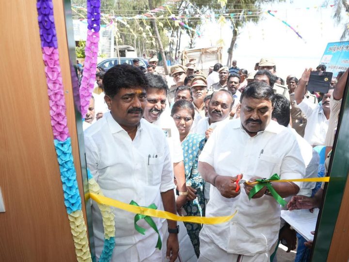 வனத்துறை சுழல்அங்காடி திறப்புவிழா இராமநாதபுரம் மாவட்டம், இராமநாதபுரம் சட்டமன்ற தொகுதிக்குப்பட்ட அரியமான் கடற்கரையில் தமிழ்நாடு வனத்துறை சார்பாக அமைக்கப்பட்ட சூழல் அங்காடியை தமிழக வனம் மற்றும் கதர்கிராம வாரியத்துறை அமைச்சர் . ஆர். எஸ். ராஜகண்ணப்பன் திறந்துவைத்தார்.