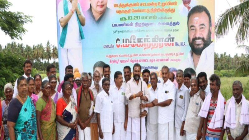திருப்பூர் மாவட்டம் உடுமலை ஒன்றியம் ராவணாபுரம் ஊராட்சி அனுமந்தப்பட்டணத்தில் பயணிகள் நிழல் கூரை அமைக்க பூமி பூஜை போடப்பட்டது நிகழ்வில் மடத்துக்குளம் சட்டமன்ற உறுப்பினர் மகேந்திரன் மற்றும் உடுமலை மேற்கு ஒன்றிய அதிமுக செயலாளர் குமார் சார் பணி மாவட்ட செயலாளர் ரங்கசாமி மற்றும் பலர் கலந்து கொண்டனர்.
