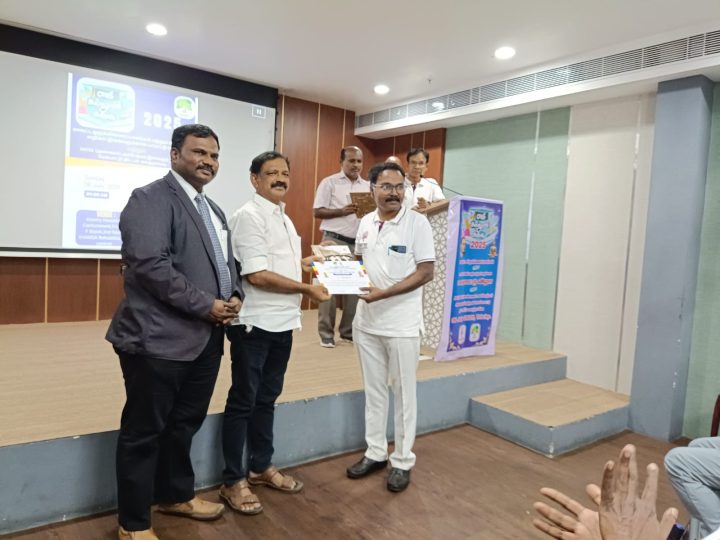 உயர் கல்வி வழிகாட்டுதலுக்கான என் கல்லூரி கனவு 2025 வெற்றிகரமாக நடத்தி முடித்த மாவட்ட ஒருங்கிணைப்பாளர்கள் மற்றும் உயர்கல்வி வழிகாட்டுநர்களுக்கான பாராட்டு விழாவானது திருச்சி மத்திய பேருந்து நிலையம் அருகில் உள்ள காவேரி ஹாஸ்பிடல் கூட்ட அரங்கில் எம்எம்டி நர்ச்சர் சார்பில் நடைபெற்றது.